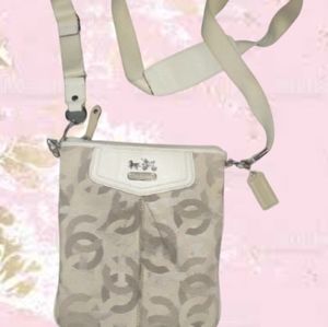 Coach Logo Design Cross body Purse